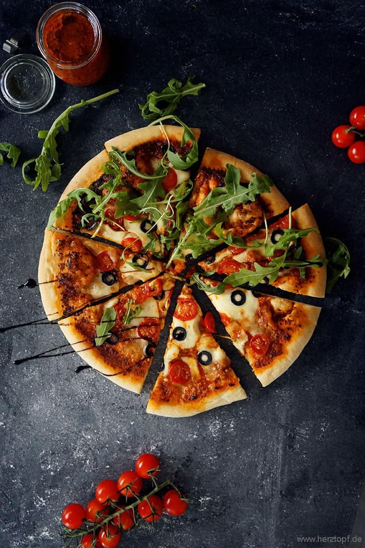Pizza napolitana recién horneada